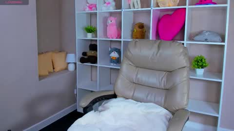 Snapshot of lynn_martin chatting on 09-25-25, 01:20 Lynn online show from 09-25-25, 01:20