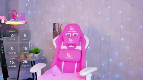 Snapshot of lynn_martin chatting on 10-23-25, 01:05 Lynn online show from 10-23-25, 01:05