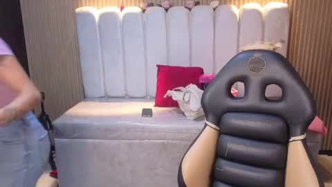 lynn_turner_ online show from 04-28-26, 12:54