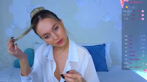 Snapshot of lynna_sparks chatting on 12-22-25, 03:25 Lana online show from 12-22-25, 03:25