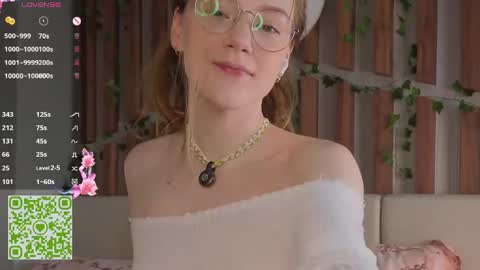 Snapshot of lyra_thenymph chatting on 05-27-26, 12:18 Lyra online show from 05-27-26, 12:18