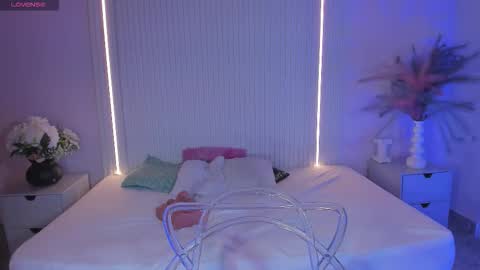 Snapshot of lyrafrost5 chatting on 03-12-26, 05:24 lyrafrost5 online show from 03-12-26, 05:24