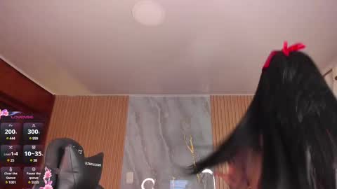Snapshot of lys_with chatting on 02-22-25, 06:06 VIVIANA online show from 02-22-25, 06:06
