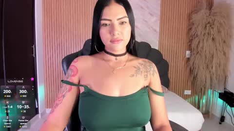 Snapshot of lys_with chatting on 09-12-25, 09:04 VIVIANA online show from 09-12-25, 09:04