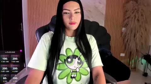 Snapshot of lys_with chatting on 09-21-25, 01:51 VIVIANA online show from 09-21-25, 01:51