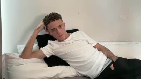 Snapshot of lz_britboy chatting on 02-24-26, 12:25 NEW Leo lz britboy online show from 02-24-26, 12:25