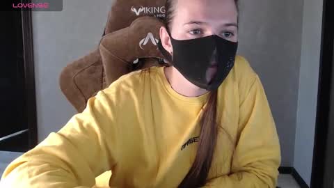 Snapshot of m00n8kiki chatting on 09-16-25, 06:58 Ksu online show from 09-16-25, 06:58