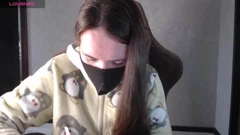 Snapshot of m00n8kiki chatting on 09-19-25, 07:32 Ksu online show from 09-19-25, 07:32