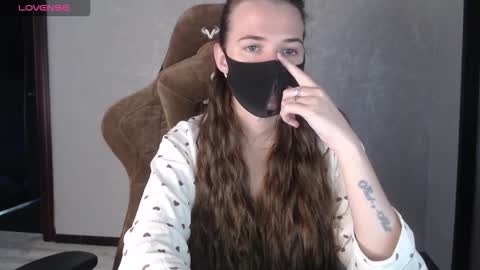 Snapshot of m00n8kiki chatting on 10-02-25, 10:33 Ksu online show from 10-02-25, 10:33