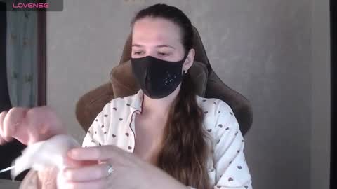 Snapshot of m00n8kiki chatting on 10-08-25, 06:33 Ksu online show from 10-08-25, 06:33