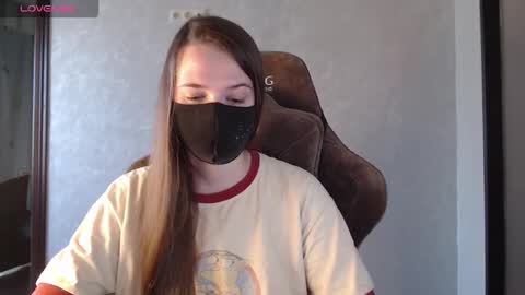 Snapshot of m00n8kiki chatting on 10-25-25, 05:26 Ksu online show from 10-25-25, 05:26