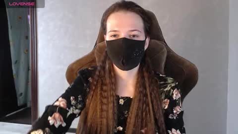 Snapshot of m00n8kiki chatting on 11-11-25, 06:13 Ksu online show from 11-11-25, 06:13