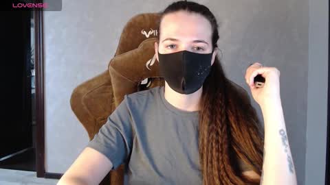 Snapshot of m00n8kiki chatting on 11-12-25, 06:58 Ksu online show from 11-12-25, 06:58