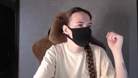 Snapshot of m00n8kiki chatting on 11-19-25, 06:46 Ksu online show from 11-19-25, 06:46