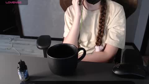 Snapshot of m00n8kiki chatting on 11-20-25, 06:35 Ksu online show from 11-20-25, 06:35