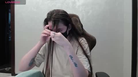 Snapshot of m00n8kiki chatting on 12-04-25, 09:07 Ksu online show from 12-04-25, 09:07