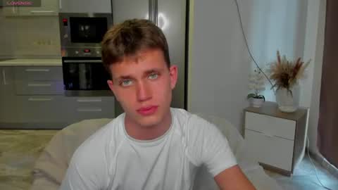 m0neyken_ online show from 08-04-26, 02:15