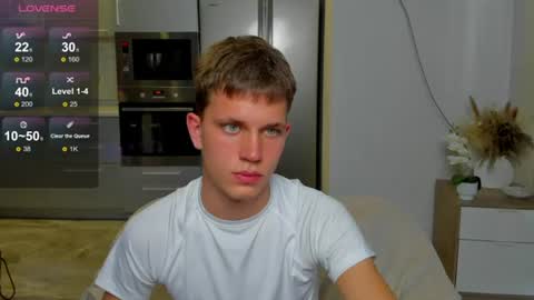 m0neyken_ online show from 08-06-26, 03:19
