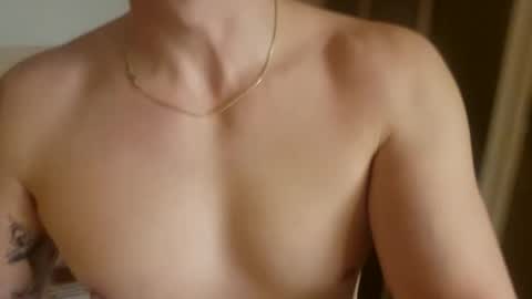 Snapshot of m1guele chatting on 12-19-24, 07:51 Fucklover online show from 12-19-24, 07:51