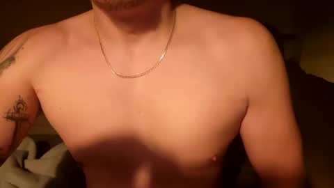 Snapshot of m1guele chatting on 12-22-24, 03:11 Fucklover online show from 12-22-24, 03:11