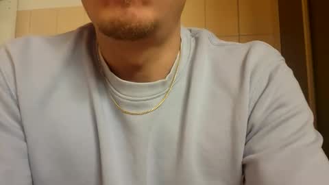 Snapshot of m1guele chatting on 12-25-24, 11:42 Fucklover online show from 12-25-24, 11:42