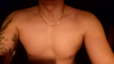 Snapshot of m1guele chatting on 01-02-25, 01:17 Fucklover online show from 01-02-25, 01:17