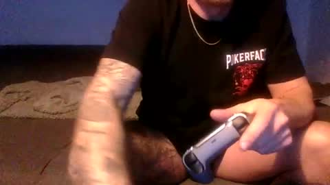 Snapshot of m1guele chatting on 01-11-25, 01:06 Fucklover online show from 01-11-25, 01:06