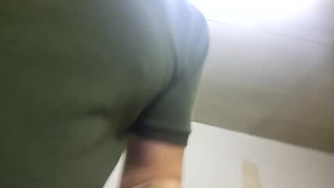 Snapshot of m1guele chatting on 01-21-25, 08:21 Fucklover online show from 01-21-25, 08:21