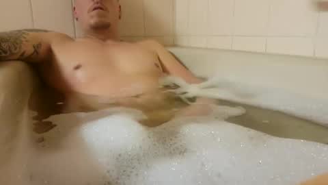 Snapshot of m1guele chatting on 02-22-25, 09:04 Fucklover online show from 02-22-25, 09:04