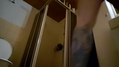 Snapshot of m1guele chatting on 01-11-26, 08:14 Fucklover online show from 01-11-26, 08:14