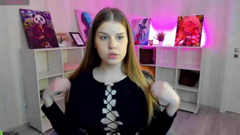 Snapshot of m1ss_wendy chatting on 02-18-26, 08:10 Amber online show from 02-18-26, 08:10