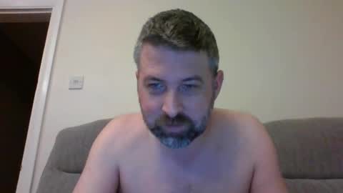 Snapshot of m5572 chatting on 03-25-26, 09:43 Mathew online show from 03-25-26, 09:43