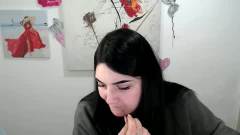 Snapshot of m_i_k_i_ chatting on 03-10-26, 12:10 m_i_k_i_ online show from 03-10-26, 12:10