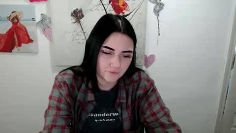 Snapshot of m_i_k_i_ chatting on 03-12-26, 11:05 m_i_k_i_ online show from 03-12-26, 11:05