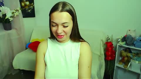 Snapshot of m_vikki chatting on 05-14-26, 10:33 Vikki online show from 05-14-26, 10:33