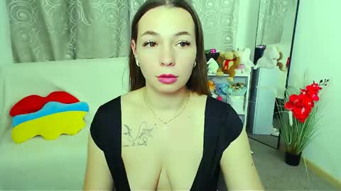 Snapshot of m_vikki chatting on 06-07-26, 11:25 Vikki online show from 06-07-26, 11:25