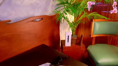 Snapshot of maaluuh chatting on 06-11-26, 05:16 Malu Lopez online show from 06-11-26, 05:16