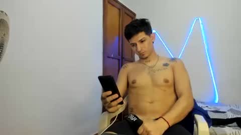 Snapshot of maaster420 chatting on 11-11-25, 02:55 itgram pezlo josue online show from 11-11-25, 02:55