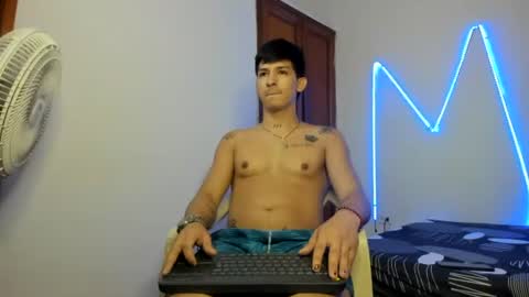 Snapshot of maaster420 chatting on 11-18-25, 12:53 itgram pezlo josue online show from 11-18-25, 12:53