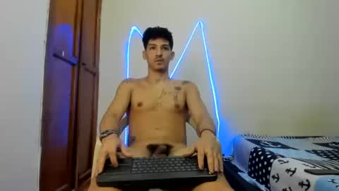 Snapshot of maaster420 chatting on 11-30-25, 01:15 itgram pezlo josue online show from 11-30-25, 01:15