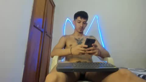 Snapshot of maaster420 chatting on 12-17-25, 01:39 itgram pezlo josue online show from 12-17-25, 01:39