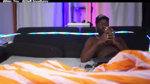 Mac Troy online show from 10-16-25, 05:58