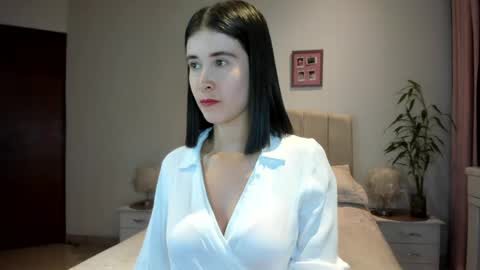 Macarena online show from 04-14-26, 02:39
