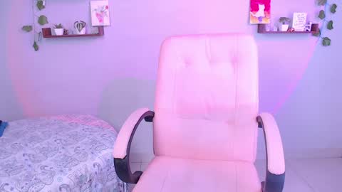 Macey Elliot Modelo Independiente online show from 02-08-25, 07:05