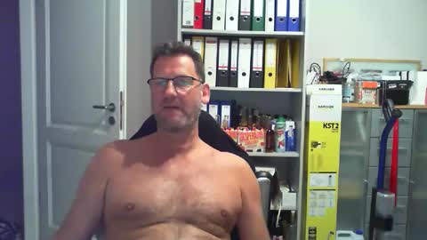 Snapshot of macfly67 chatting on 04-29-26, 08:59 macfly67 online show from 04-29-26, 08:59