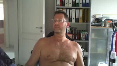 Snapshot of macfly67 chatting on 05-05-26, 05:32 macfly67 online show from 05-05-26, 05:32