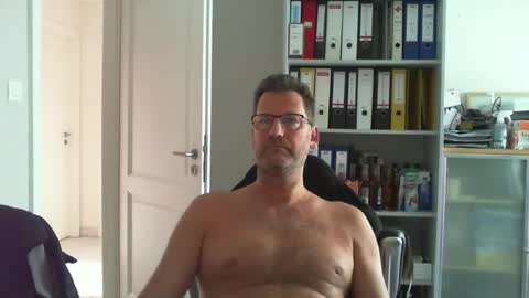 Snapshot of macfly67 chatting on 05-14-26, 06:20 macfly67 online show from 05-14-26, 06:20
