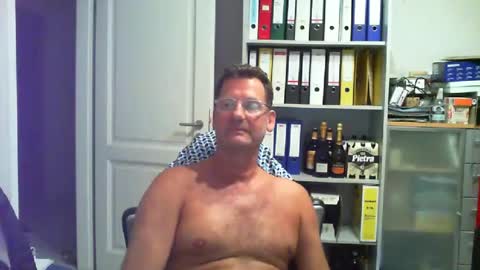 Snapshot of macfly67 chatting on 06-24-26, 10:09 macfly67 online show from 06-24-26, 10:09