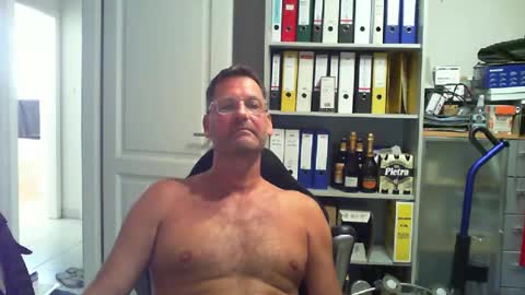 Snapshot of macfly67 chatting on 07-12-26, 02:41 macfly67 online show from 07-12-26, 02:41