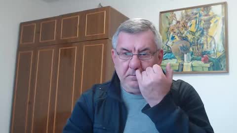 Snapshot of machomale3 chatting on 02-14-25, 01:29 Macho online show from 02-14-25, 01:29